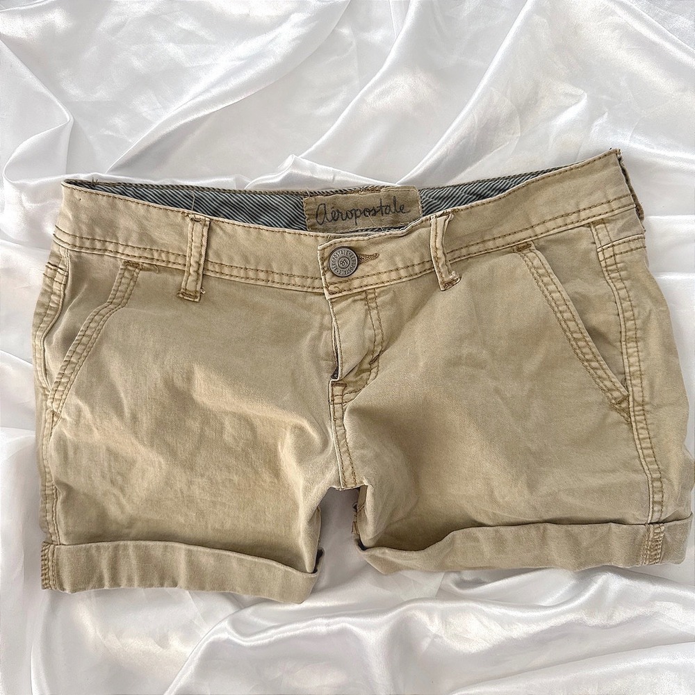 Aeropostale Womens Khaki Chino Shorts Tan Low Rise Cuffed Size 1/2